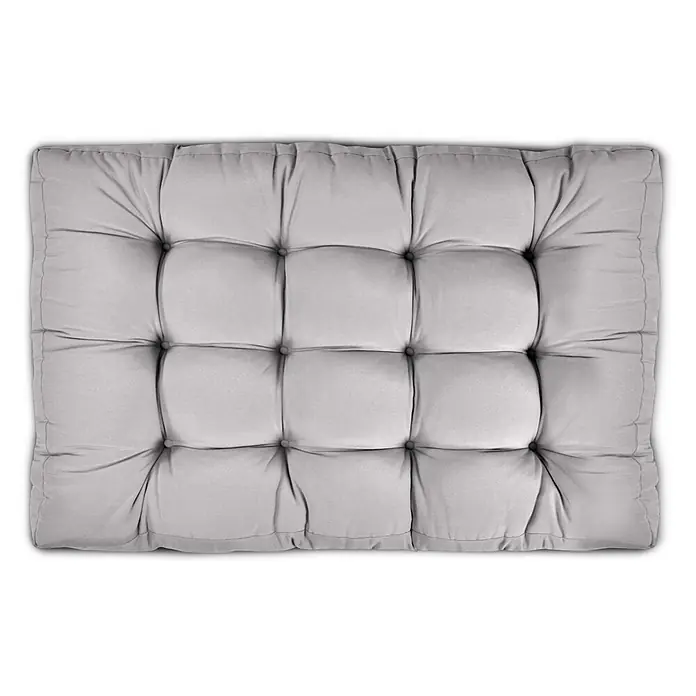 Beautissu Sitzauflage Eco Style - Europalette, 1 Stk., L x B x H: 120 x 80 x 15 cm, Polyester, Hellgrau - Hellgraues quadratisches getuftetes Kissen mit Knopfdetails, geeignet für Sitzgelegenheiten.