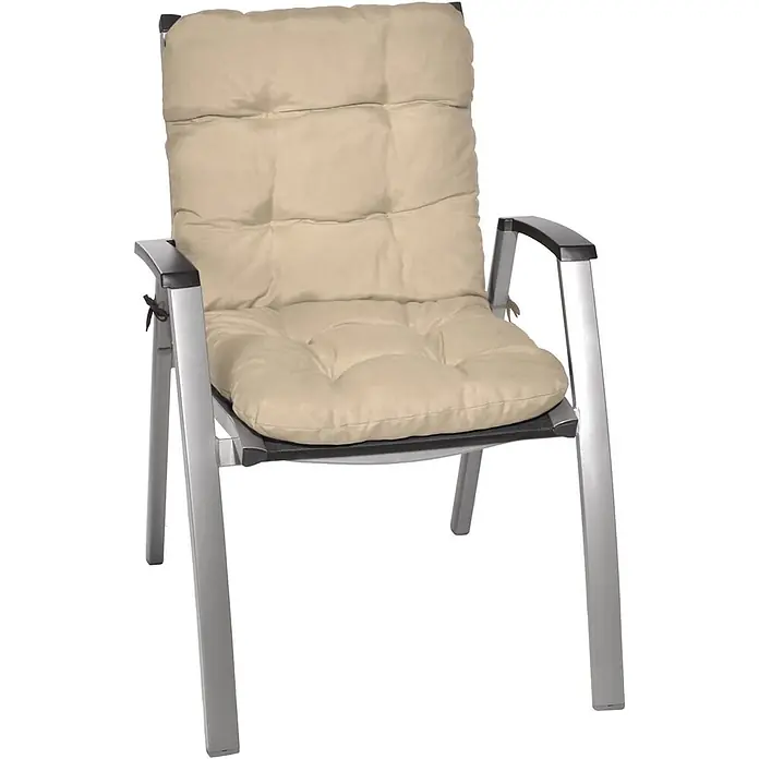 Beautissu Sitzauflage Flair NL - Niederlehner, 6 Stk., Polyester, Natur - Silbergrauer Stuhl mit schwarzen Armlehnen und einem plüschigen, getufteten beigen Kissen für bequemes Sitzen im Freien.