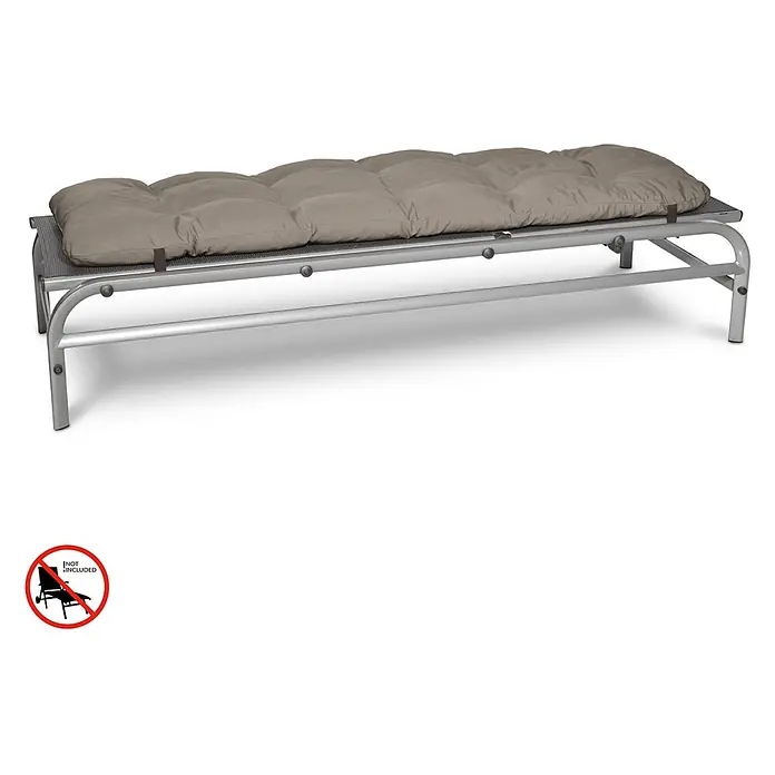 Beautissu Liegenauflage Flair RL - Rollliege, 2 Stk., L x B x H: 190 x 60 x 16 cm, Polyester, Taupe - Silbergraue Metall-Gartenliege mit weichem, gestepptem beigem Kissen.