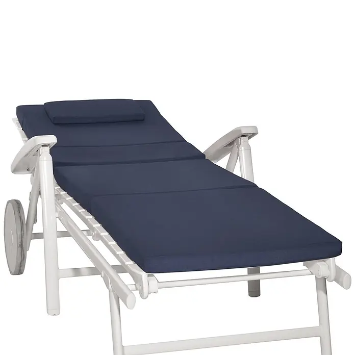 Beautissu Liegenauflage Loft RL - Rollliege, 1 Stk., Polyester, Dunkelblau - Weiße Chaiselongue mit marineblauem Kissen, verstellbaren Armlehnen und Rädern zur einfachen Bewegung.