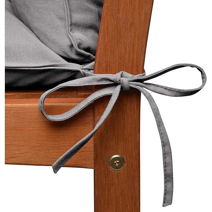 Beautissu Liegenauflage Flair DC - Deckchair, 2 Stk., L x B x H: 200 x 50 x 8 cm, Polyester, Hellgrau - Graues Stoffkissenband um braunen Holzstuhlrahmen geknotet, fixiert passendes Kissen.