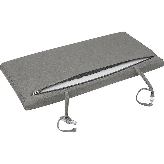 Beautissu Liegenauflage Loft RL - Rollliege, 2 Stk., L x B x H: 200 x 60 x 10 cm, Polyester, Hellgrau - Graues rechteckiges Stoffkissen mit offenem Reißverschluss, weißem Schaumstoff und Riemen mit Plastikschnallen.