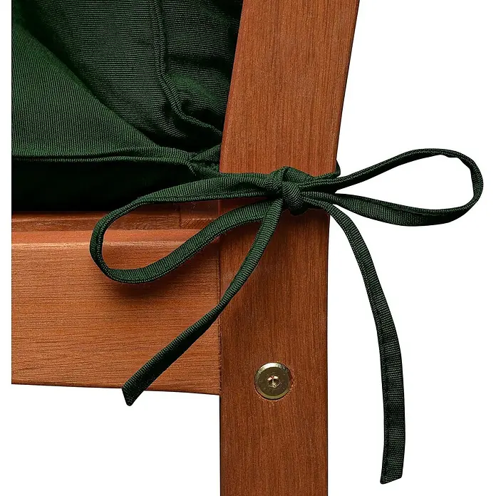 Beautissu Liegenauflage Flair DC - Deckchair, 2 Stk., Polyester, Dunkelgrün - Nahaufnahme eines dunkelgrünen Outdoor-Kissens, mit Bändern an einem Holzstuhl befestigt.