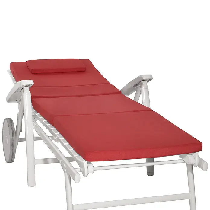 Beautissu Liegenauflage Loft RL - Rollliege, 1 Stk., Polyester, Rot - Weiße Sonnenliege mit roten Polstern, verstellbarer Rückenlehne, Armlehnen und Rädern für einfache Mobilität.