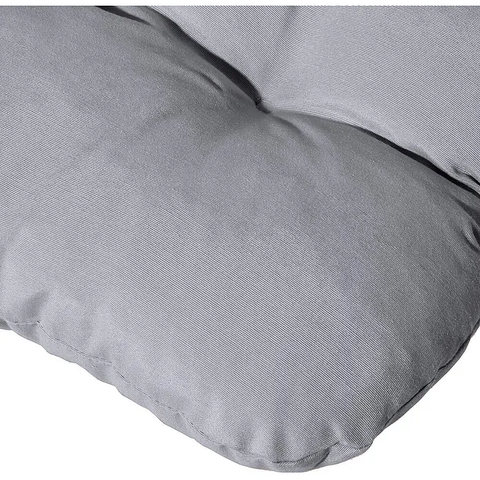Beautissu Liegenauflage Flair RL - Rollliege, 2 Stk., Polyester, Hellgrau - Nahaufnahme eines grauen, gesteppten Outdoor-Kissens, das seinen strapazierfähigen Webstoff und seine Nähte hervorhebt.
