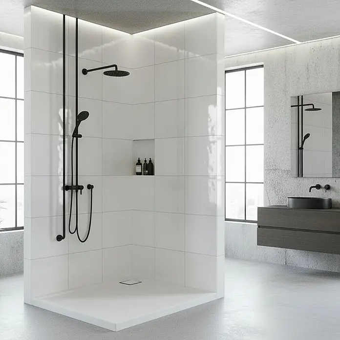 Bad Land Duschwanne OMEGA Duschwanne quadratisch 80 x 80 cm Weiß, Set mit Ablaufgarnitur - Kunststoff, Weiß - Moderne Dusche mit weißen Fliesenwänden, weißer Duschwanne und mattschwarzem Duschsystem mit Kopf- und Handbrause.