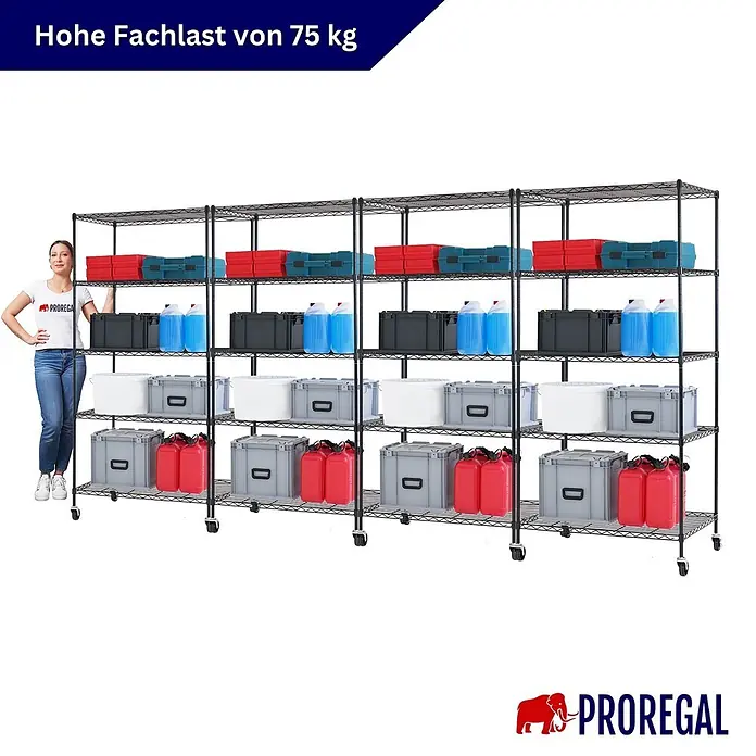 Proregal Metallregal 4er Set Gitterregal HADES mit Rollen - H x B x T: 180 x 90 x 60 cm, Traglast pro Boden: 75 kg, Anzahl Böden: 5 Stk., Stecken, Schwarz - Großes schwarzes Drahtregal auf Rollen, mit vielen Fächern voller Behälter. Eine Frau zeigt die Größe; jedes Fach trägt 75 kg.