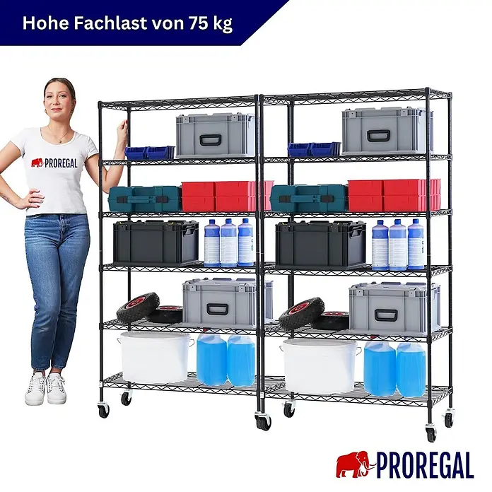 Proregal Metallregal 2er Set Gitterregal HADES mit Rollen - H x B x T: 160 x 90 x 40 cm, Traglast pro Boden: 75 kg, Anzahl Böden: 6 Stk., Stecken, Schwarz - Schwarzes Metallregal mit 5 Böden auf Rollen, 75 kg Tragkraft pro Boden. Frau zeigt Größe.