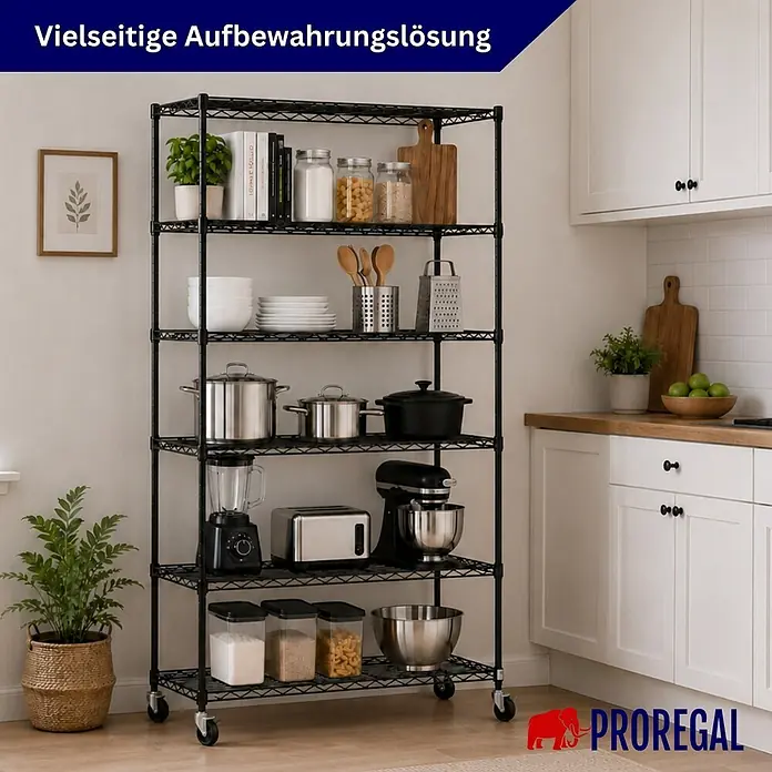 Proregal Metallregal 3er Set Gitterregal HADES mit Rollen - H x B x T: 160 x 90 x 40 cm, Traglast pro Boden: 75 kg, Anzahl Böden: 6 Stk., Stecken, Schwarz - Schwarzes Metallregal auf Rollen, gefüllt mit Küchenutensilien wie Töpfen, Geschirr und Kleingeräten, zeigt vielseitige Aufbewahrung in einer Küche.