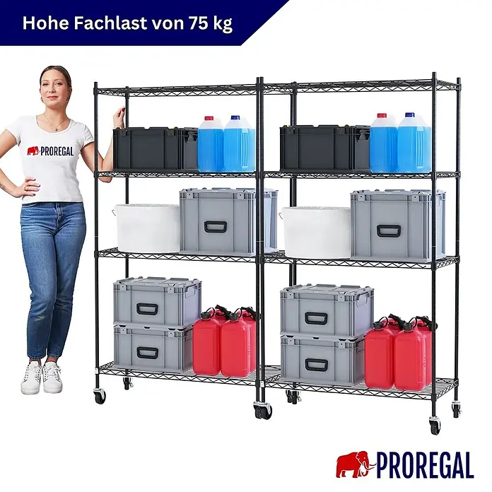 Proregal Metallregal 2er Set Gitterregal HADES mit Rollen - H x B x T: 160 x 90 x 40 cm, Traglast pro Boden: 75 kg, Anzahl Böden: 4 Stk., Stecken, Schwarz - Schwarzes Metall-Drahtregal mit Frau zur Größenreferenz, beladen mit diversen Artikeln und 75 kg Fachlast.