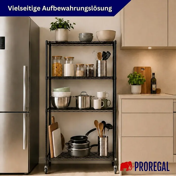 Proregal Metallregal 4er Set Gitterregal HADES mit Rollen - H x B x T: 160 x 90 x 40 cm, Traglast pro Boden: 75 kg, Anzahl Böden: 4 Stk., Stecken, Schwarz - Schwarzes Metallgitter-Rollregal mit 4 Ablagen, organisiert mit Töpfen, Gläsern und Utensilien in einer Küche, vielseitige Aufbewahrungslösung.