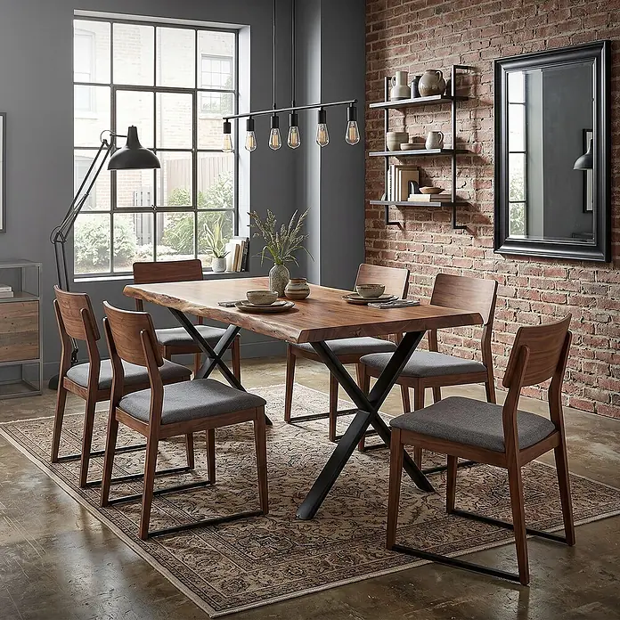 ML-Design Tischgestell Tischfüße X-Form Tischkufen Stahl Untergestell Möbelfüße 60x72 cm Oval - Traglast: 300 kg, Stahl - Ein modernes Esszimmer mit Holztisch mit Baumkante und Metallfuß, umgeben von sechs Holzstühlen mit grauen Polstern, auf gemustertem Teppich.