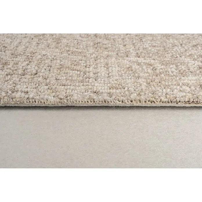 Bricoflor Teppichboden Meterware 5x5m, Schlinge gemustert, beige weiß - Schlinge, 100 % Polypropylen (PP), beige weiß - Strukturierter, hellbeiger Schlingenflor-Teppich, der seine Kante zeigt.