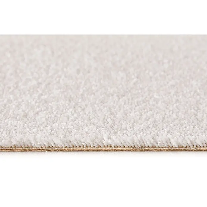Bricoflor Teppichboden Meterware 3,5x4m, Velours Hochflor, weiß beige - Velours, 100 % Polypropylen (PP), weiß beige - Nahaufnahme eines weißen, weichen Hochflorteppichs, der seinen Plüschflor und Rücken zeigt.