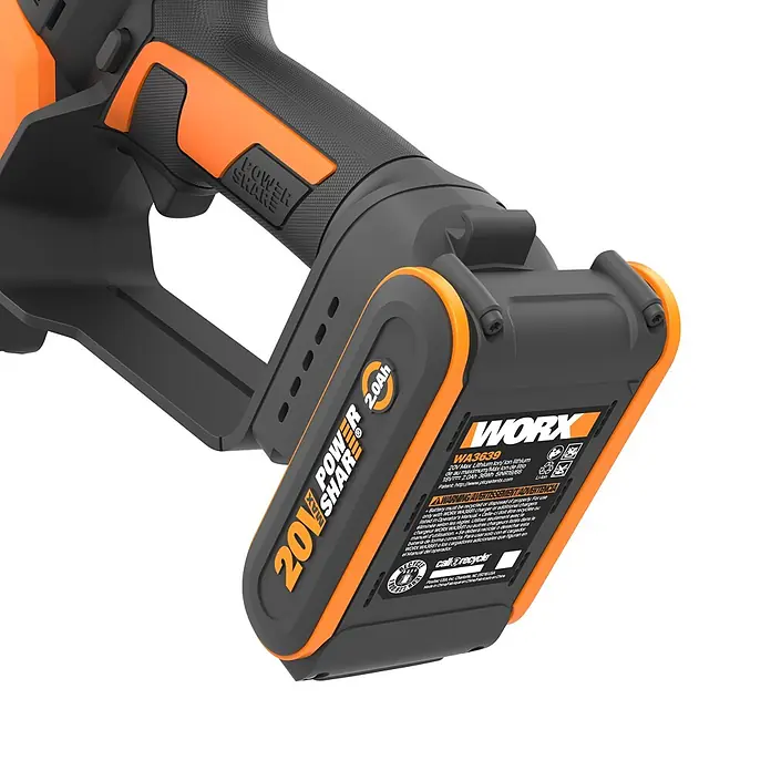 Worx PowerShare 20V Akku-Astsäge WG326E - 20 V, 2 Ah, Li-Ionen, 1 Akku, Schwertlänge: 12 cm - Ein schwarzer und orangefarbener WORX 20V 2.0Ah Power Share Akku, für schnurlose Elektrowerkzeuge.