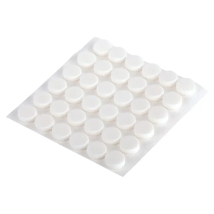 Fix-o-moll Kantenstoßschutz - 36 Stk. - Blisterpackung mit mehreren Reihen runder, weißer Pillen.