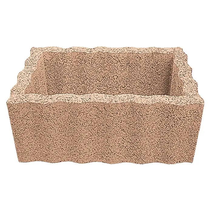 Christoph Pflanzstein Rasterstein - Mediterran, 60 x 40 x 25 cm, Beton - Nahaufnahme eines rechteckigen Pflanzgefäßes aus Beton mit gewelltem Rand auf einem weißen Hintergrund.