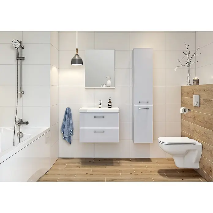 Bad Land Badmöbel-Set LARA CITY Badmöbel-Set 60 cm Grau, Unterschrank mit Keramikbecken - Gesamtbreite Badmöbel: 60,5 cm, Grau, Glänzend - Modernes Badezimmer mit weißer Badewanne, hellgrauem schwebendem Waschtisch und Hochschrank, sowie wandhängendem WC, vor weißen Fliesen und Holzoptikboden.