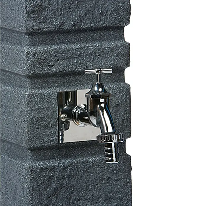 Arves Wasserzapfstelle Romana - Black Granitfarben, Höhe: 110 cm, Ausstattung: Wasserhahn - Nahaufnahme eines Wasserhahns an einem grauen Steinbrunnen. Ideal für Garten oder Terrasse.
