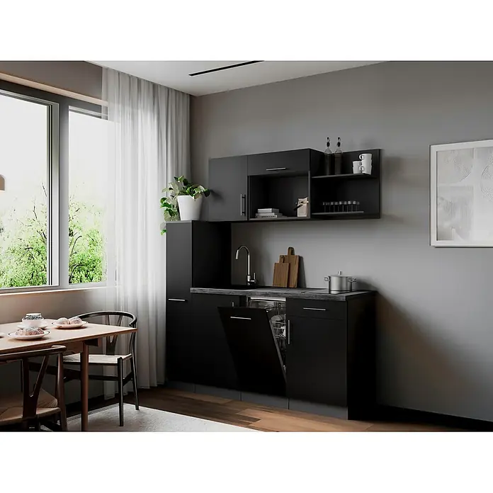 Respekta Oliver Singleküche - Breite: 175 cm, Höhe: 200 cm, Schwarz, Kochfeld | Geschirrspüler - Moderne schwarze Küchenzeile mit Spüle, Induktionskochfeld und integriertem geöffnetem Geschirrspüler in einem zeitgenössischen Raum mit Essbereich.