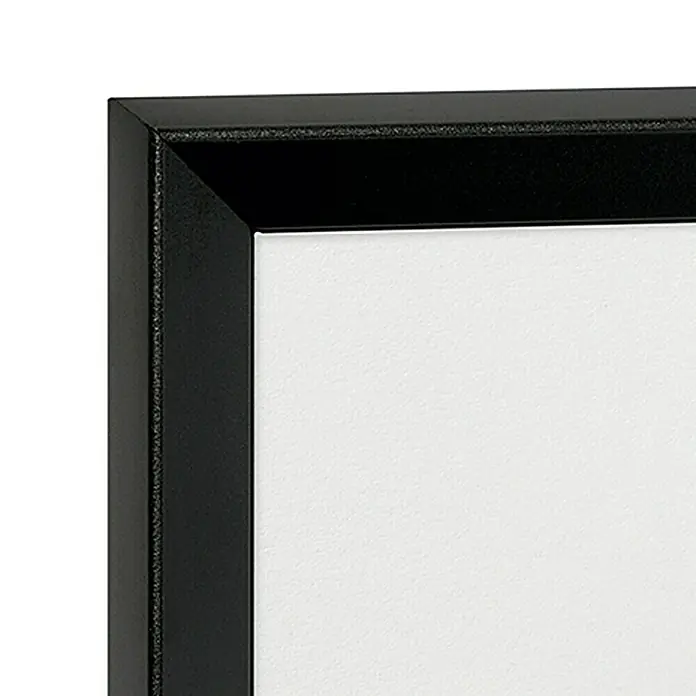 Nielsen Alurahmen Pixel - DIN A4 / 21 x 29,7 cm, Schwarz - Detailaufnahme eines schwarzen Bilderrahmen-Ecks, das eine saubere, weiße Fläche umrahmt und einen modernen Akzent setzt.