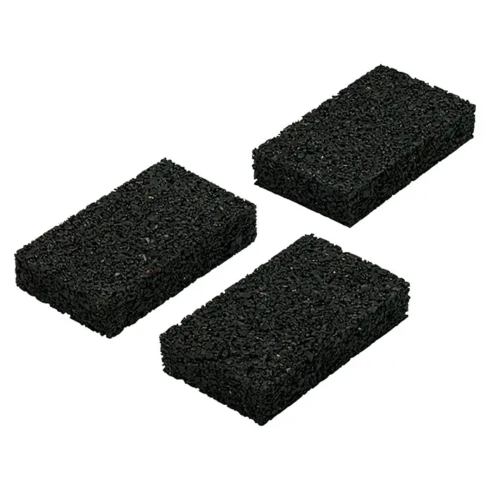Unterkonstruktion-Auflagepad - 100 x 60 mm - Drei schwarze Gummibricks, ideal für Gartenwege oder Spielplätze. Rutschfest und langlebig.