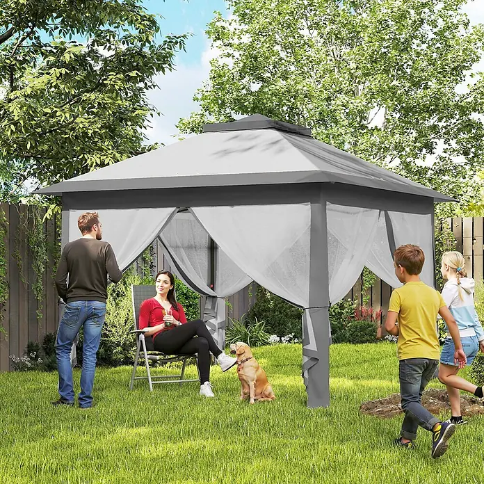 Furnicato Faltpavillon - B x T: 330 x 330 cm, Farbe Dach: Grau - Ein grauer Outdoor-Pavillon mit Netzseiten spendet Schatten, wo eine Familie und ein Hund entspannen.