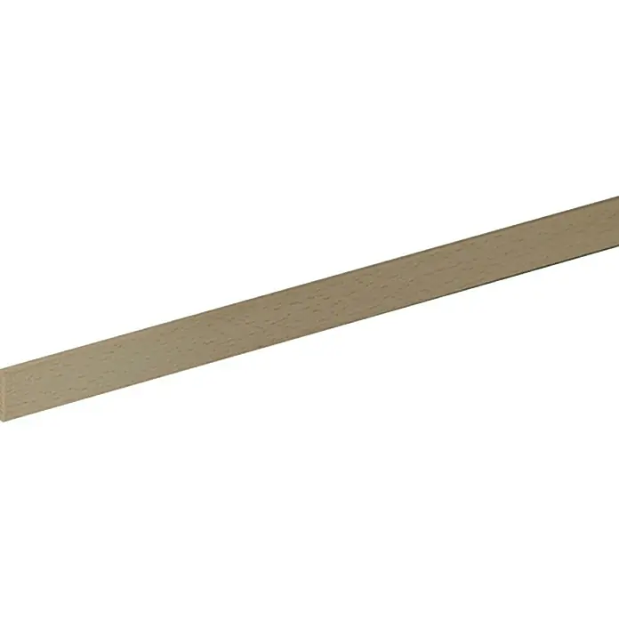 Profiles and more Rechteckleiste - 95 cm x 19 mm x 3 mm, Buche - Nahaufnahme eines hellbraunen Holzleiste, die sich diagonal durch das Bild erstreckt und eine schlichte und natürliche Ästhetik bietet.