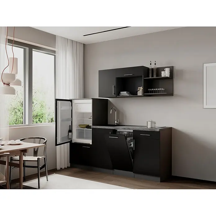 Respekta Oliver Küchenzeile - Breite: 205 cm, Schwarz, Mit Elektrogeräten - Kompakte moderne Küche mit schwarzen Schränken, integrierter Spüle, offenem Kühlschrank und teilgeöffnetem Geschirrspüler.