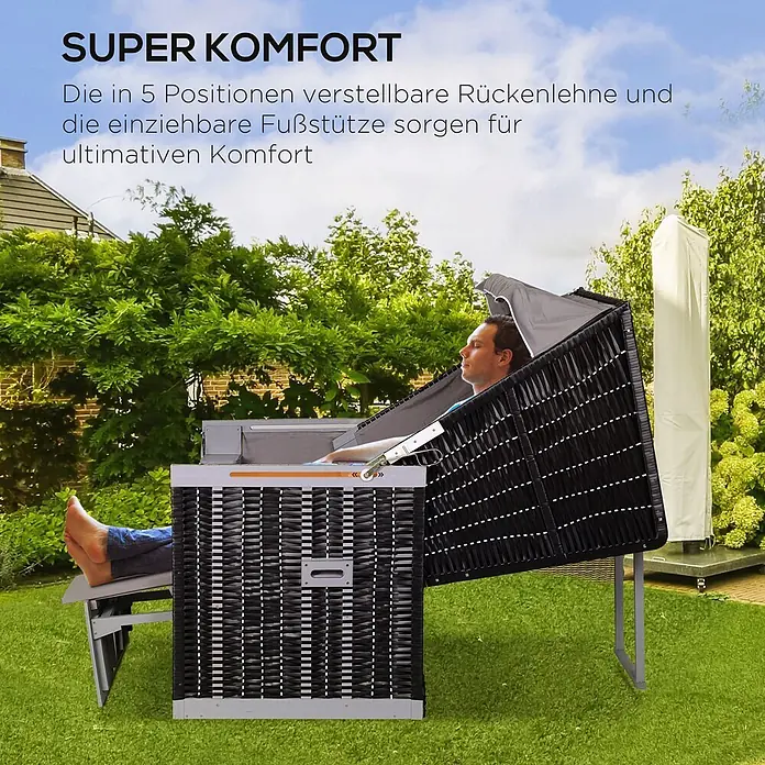 Outsunny Strandstuhl - Grau, B x T x H: 79 x 190 x 150 cm - Mann entspannt in einem schwarzen Rattan-Gartenliegestuhl mit verstellbarer Rückenlehne und ausziehbarer Fußstütze im Garten.