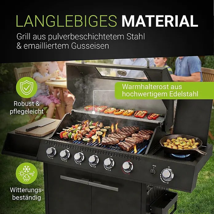 Juskys Gasgrill Tennessee - 21,5 kW, Anzahl Brenner: 6 Stk. - Ein schwarzer Gasgrill, auf dessen Rosten und Seitenbrenner Essen zubereitet wird, in einem Garten mit Menschen. Aus langlebigen, wetterfesten Materialien.