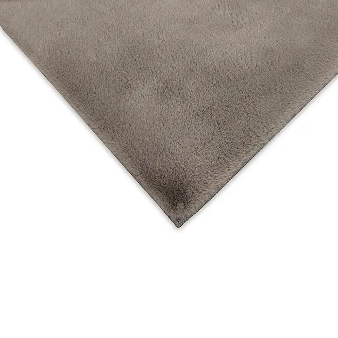 Alfombra de pelo corto Bunny - Chocolate, 110 x 60 cm, 100% poliéster - Suave tela de piel sintética gris con una textura de felpa.