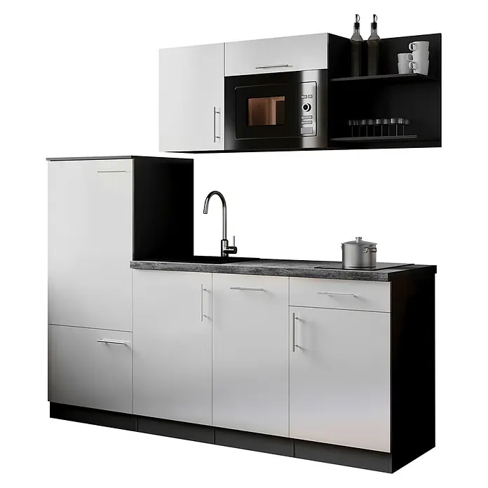Respekta Oliver Küchenzeile - Breite: 205 cm, Weiß, Mit Elektrogeräten, mit Mikrowelle - Moderne weiß-schwarze Küchenzeile mit Mikrowelle, Spüle, Wasserhahn, Kochfeld und offenen Regalen mit Flaschen und Tassen.