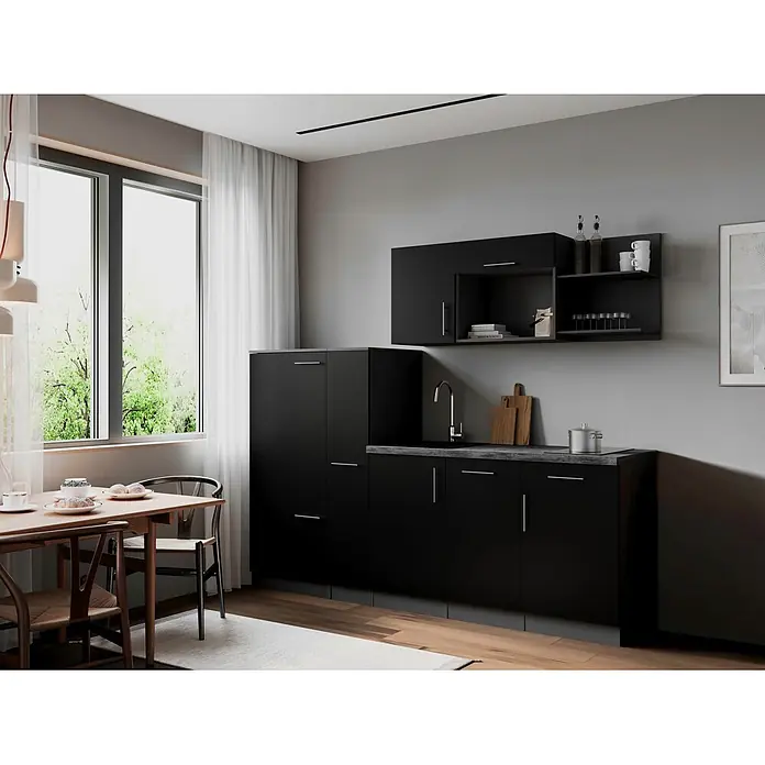 Respekta Oliver Küchenzeile - Breite: 235 cm, Schwarz, Mit Elektrogeräten - Moderne schwarze Küchenschränke mit dunkler Arbeitsplatte und silbernen Griffen, in einen funktionalen Küchenraum integriert.