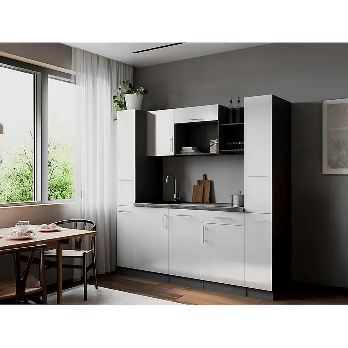 Respekta Oliver Singleküche - Breite: 205 cm, Weiß, Geschirrspüler | Kochfeld - Moderne weiße und dunkelgraue Küchenschränke mit Betonoptik-Arbeitsplatte in hellem Essbereich mit Holztisch am Fenster.