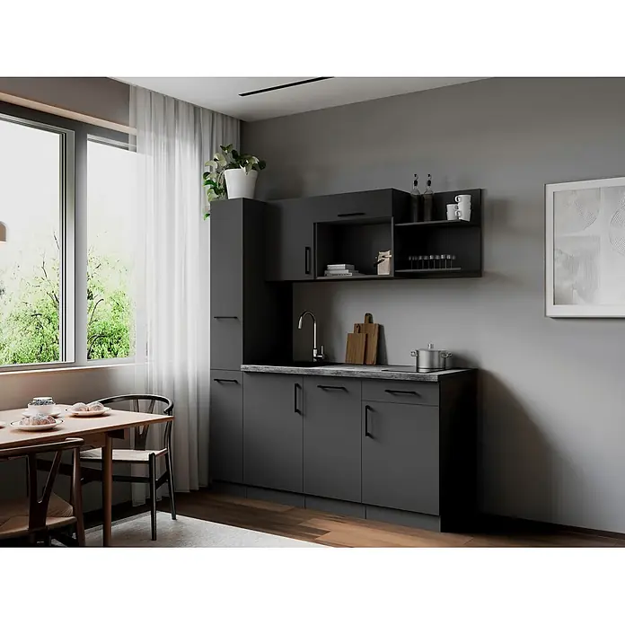 Respekta Oliver Singleküche - Breite: 175 cm, Grau, Höhe: 205 cm, Kochfeld | Geschirrspüler - Moderne dunkelgraue Küchenzeile mit Spüle und Kochfeld, neben einem Holzesstisch in hellem Raum.