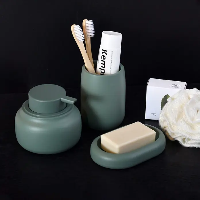 Spirella Portacepillos Zac - Ø x Al: 8 x 10,5 cm, Verde - Juego de baño de cerámica verde salvia mate con dispensador de jabón, vaso y jabonera.