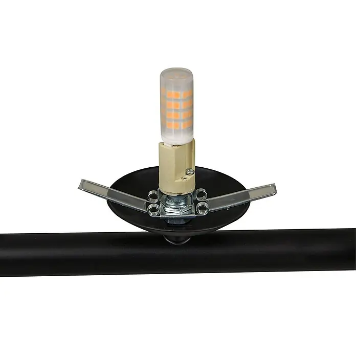 Lucande Pendelleuchte Isandro - L x B x H: 95 x 33 x 33 cm, Schwarz matt, opal, G9 - G9 LED-Birne in beigefarbener Fassung, schwarze Platte mit Metallklammern, an schwarzem Leuchtenarm.