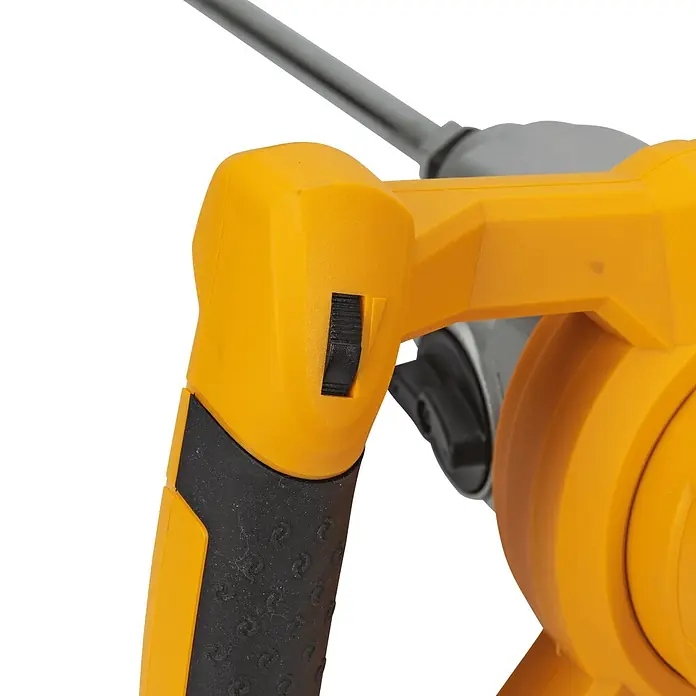 Vito Mezclador de pintura y mortero VIMCC1400A - 1.400 W, M 14 - Primer plano del mango de una herramienta eléctrica amarilla y negra con un interruptor negro y una broca gris.
