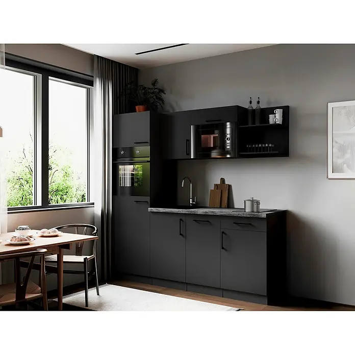 Respekta Oliver Singleküche - Breite: 205 cm, Grau, Kochfeld | Geschirrspüler | Kühlschrank | Mikrowelle | Backofen - Moderne dunkelgraue Küche mit integrierten Geräten und Essbereich am großen Fenster.