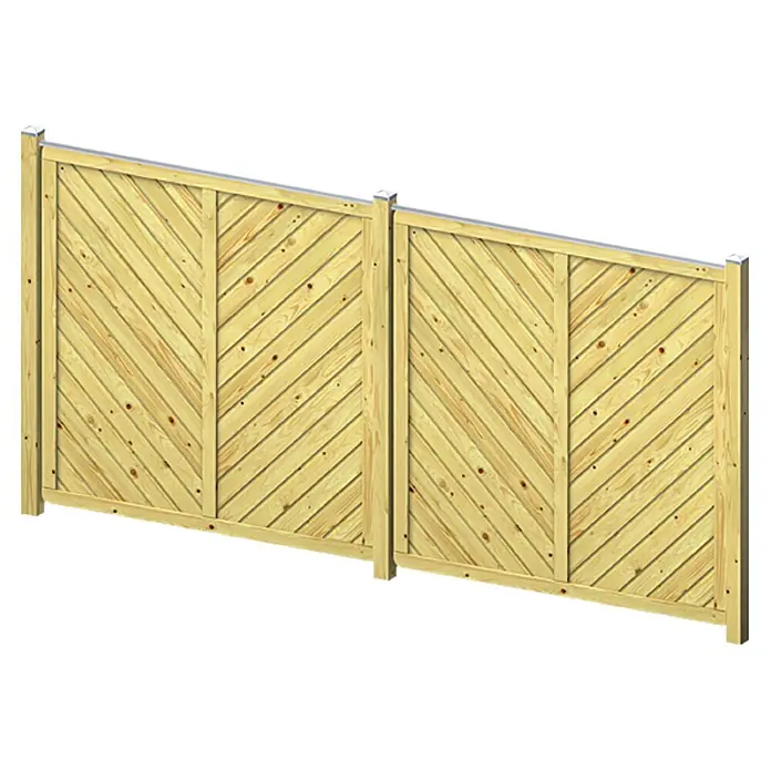 Designaufsatz - Länge: 180 cm, Geeignet für: Sichtschutzzäune von 40 - 45 mm - Diese Aufnahme zeigt einen Holzzaun mit diagonal verlaufenden Brettern. Er ist aus hellem Holz gefertigt und steht vor einem weißen Hintergrund.