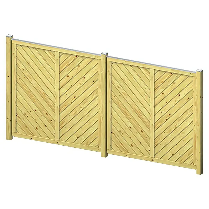 Designaufsatz - Länge: 180 cm, Geeignet für: Sichtschutzzäune von 40 - 45 mm - Diese Aufnahme zeigt einen Holzzaun mit diagonal verlaufenden Brettern. Er ist aus hellem Holz gefertigt und steht vor einem weißen Hintergrund.