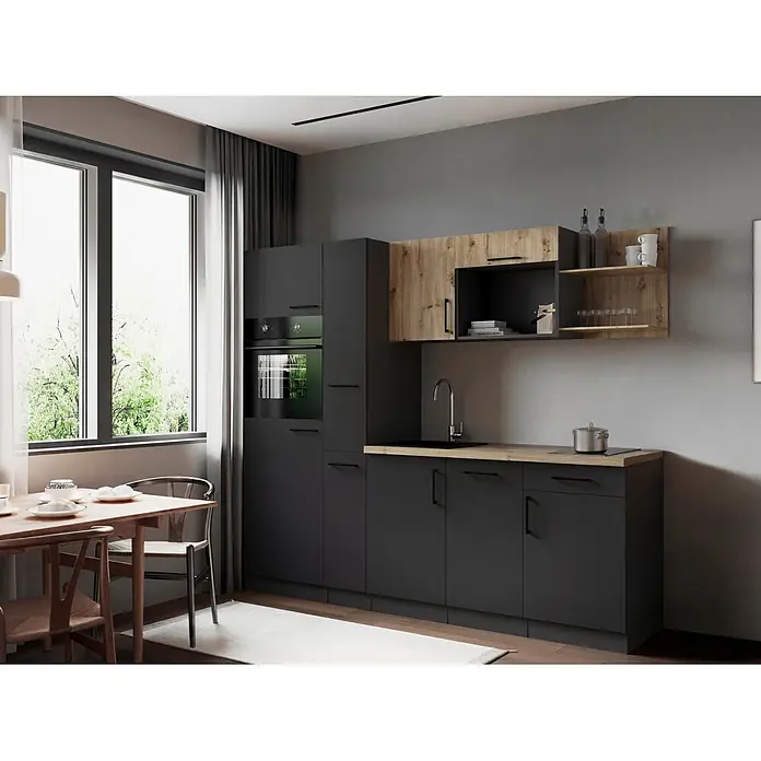 Respekta Oliver Küchenzeile - Breite: 235 cm, Grau/Holz, Geschirrspüler | Kochfeld | Kühlschrank | Backofen - Moderne Küche mit dunkelgrauen Schränken, Holzplatten/Regalen und integrierten Geräten. Ein Essbereich hebt den funktionalen Raum hervor.