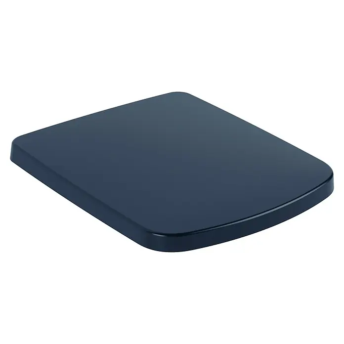 Villeroy & Boch Subway 3.0 WC-Sitz - Duroplast, Pure Black, Mit Absenkautomatik, Eckig - Dunkelblaue, rechteckige Platte mit abgerundeten Ecken und leicht geschwungener Kante.