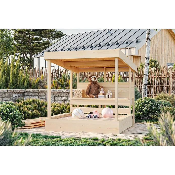 Karibu Sandkasten Max - 135,5 x 11,5 x 122,5 cm, Holz, Holzfarben - Natürlicher Holzsandkasten mit Dach als Spielhaus, gefüllt mit Sand und Spielzeug.