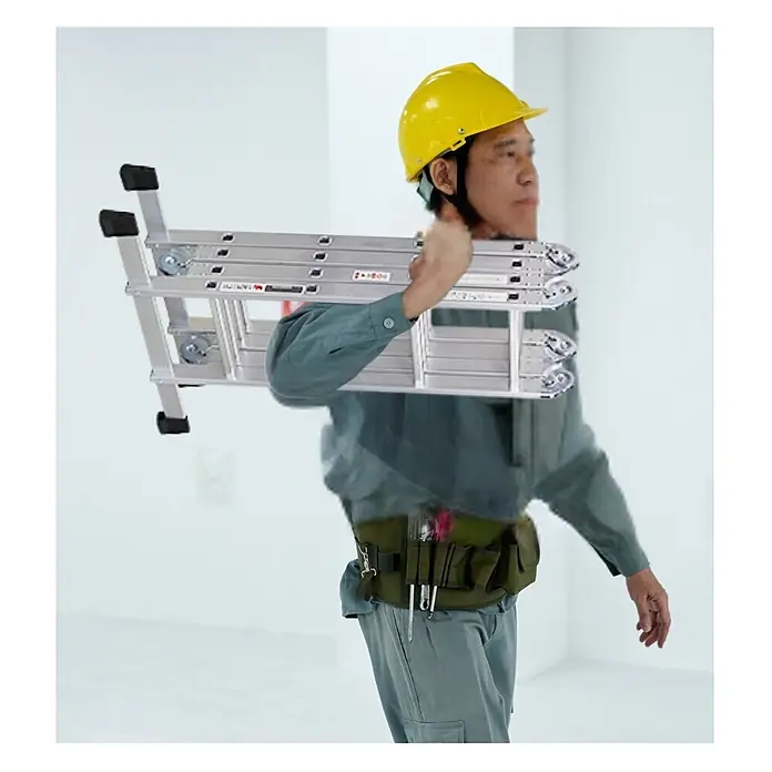 Proregal Leitergerüst Sprossen-Mehrzweckleiter MULTISTEP mit Gerüstplattform - Belastbarkeit Plattform: 150 kg - Aluminium-Klappleiter von einem Arbeiter über die Schulter getragen. Leicht und kompakt für einfachen Transport.