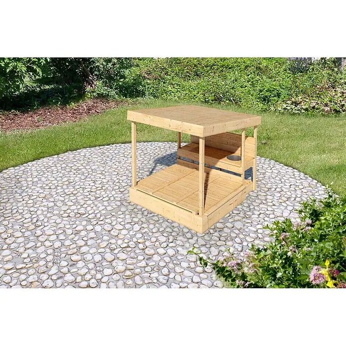 Karibu Sandkasten Max - 135,5 x 11,5 x 122,5 cm, Holz, Holzfarben - Naturholz-Sandkasten mit Dach und Sitzbank, auf hellem Kiesweg platziert.