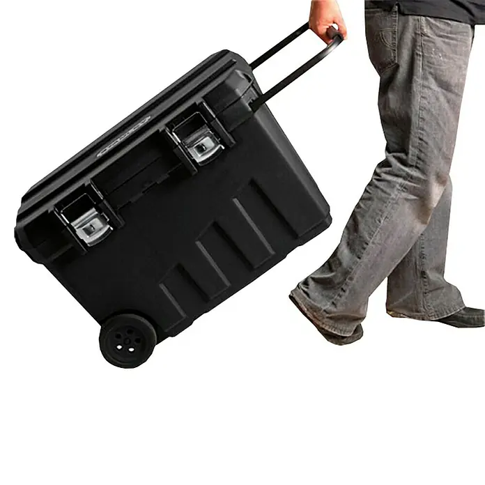 Stanley Aufbewahrungs- & Transportbox - Kunststoff, Ohne Werkzeug, Fassungsvermögen: 90 l - Schwarzer Rollkoffer mit praktischem Teleskopgriff für einfachen Transport von Werkzeugen oder anderen Gegenständen.
