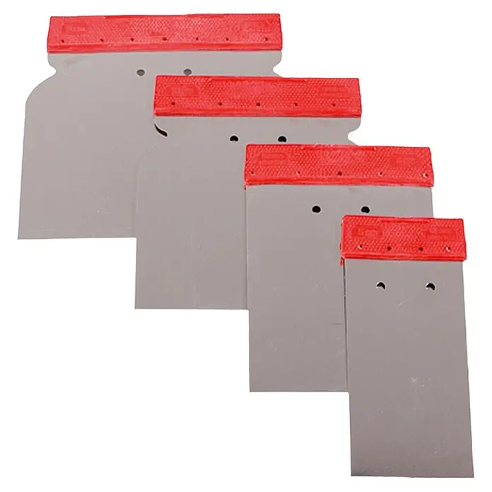 swingcolor Spachtel-Set - 4 -tlg. - Mehrere verschieden große Spachtel mit roten Griffen sind in einer Reihe angeordnet.