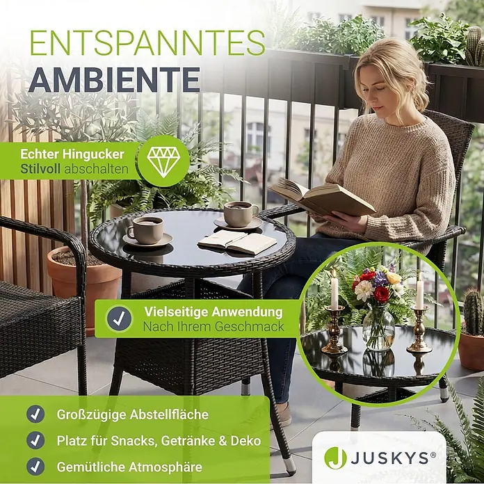 Juskys Gartentisch rund Yoro - Ø x H: 60 x 73 cm, Polyrattan, Schwarz - Schwarzes Rattan-Bistro-Set mit Glastisch und zwei Stühlen auf einem Balkon, ideal für entspannte Momente und Getränke.